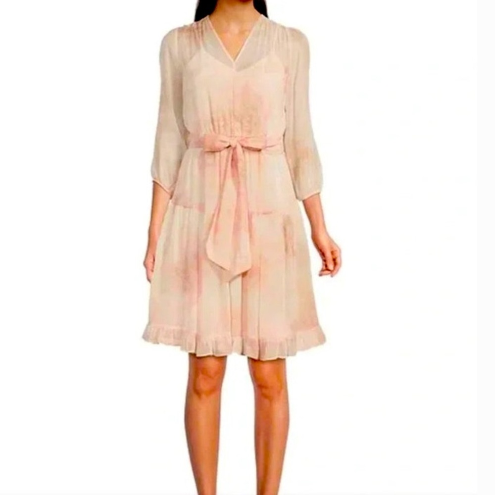 Calvin Klein Floral Print V-Neck 3/4 Puff Sleeve Ruffle Hem
Chiffon Dress